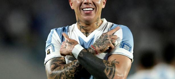 阿根廷选手在外援带领下实现逆转